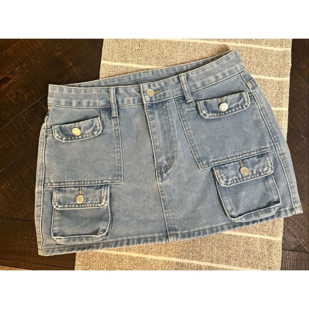 SHEIN Women’s Light Wash Denim Mini Cargo Skirt Size Medium